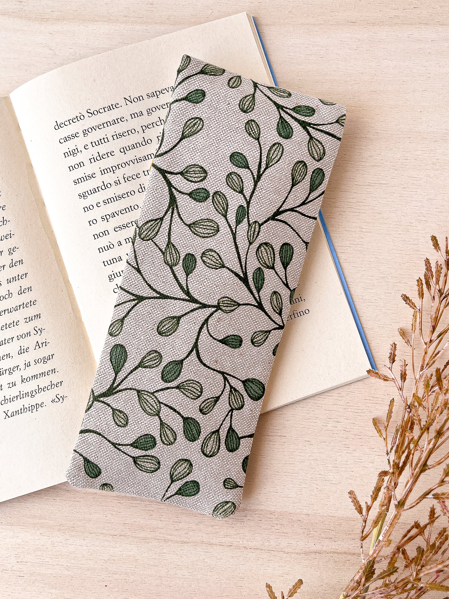 White leaves pencil case