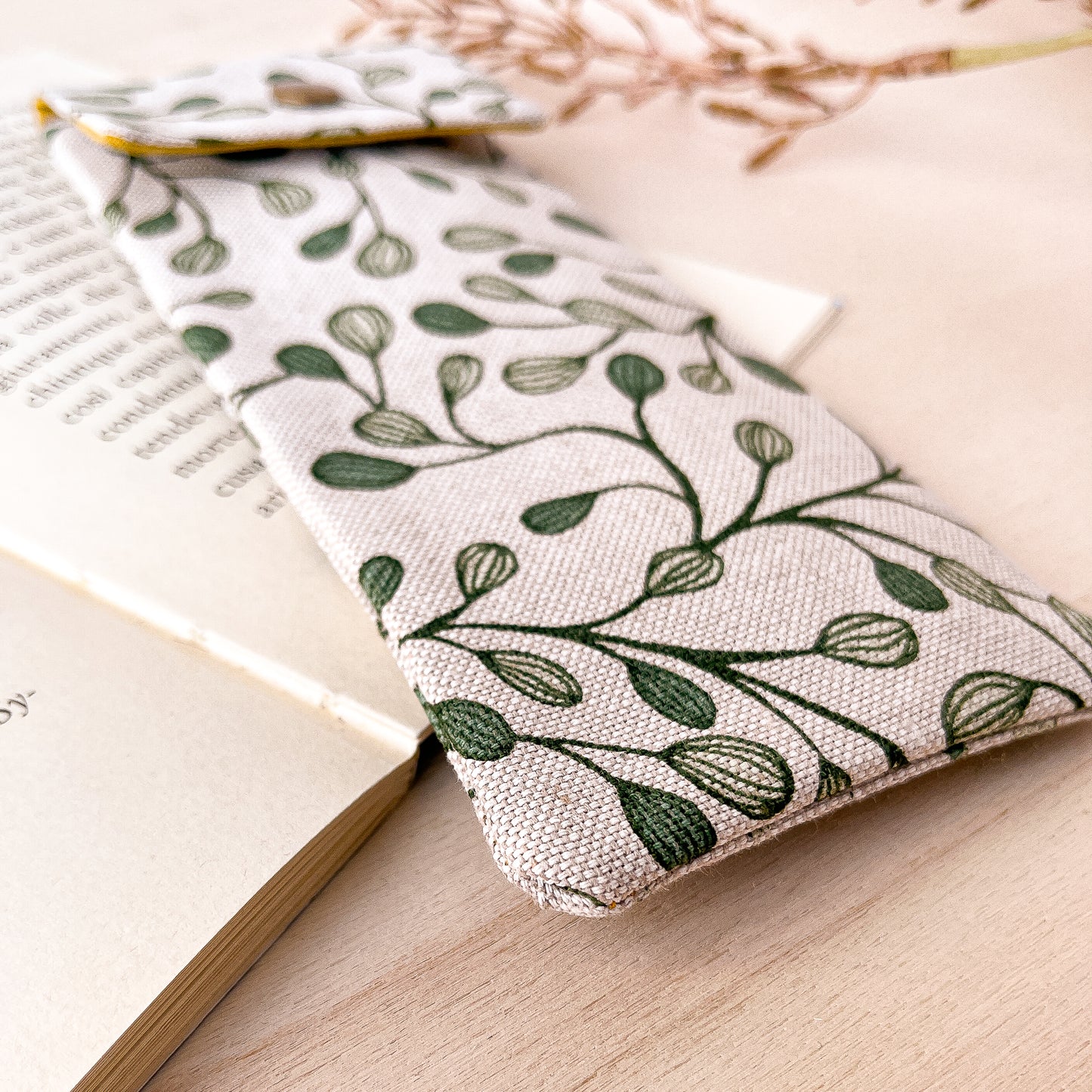 White leaves pencil case