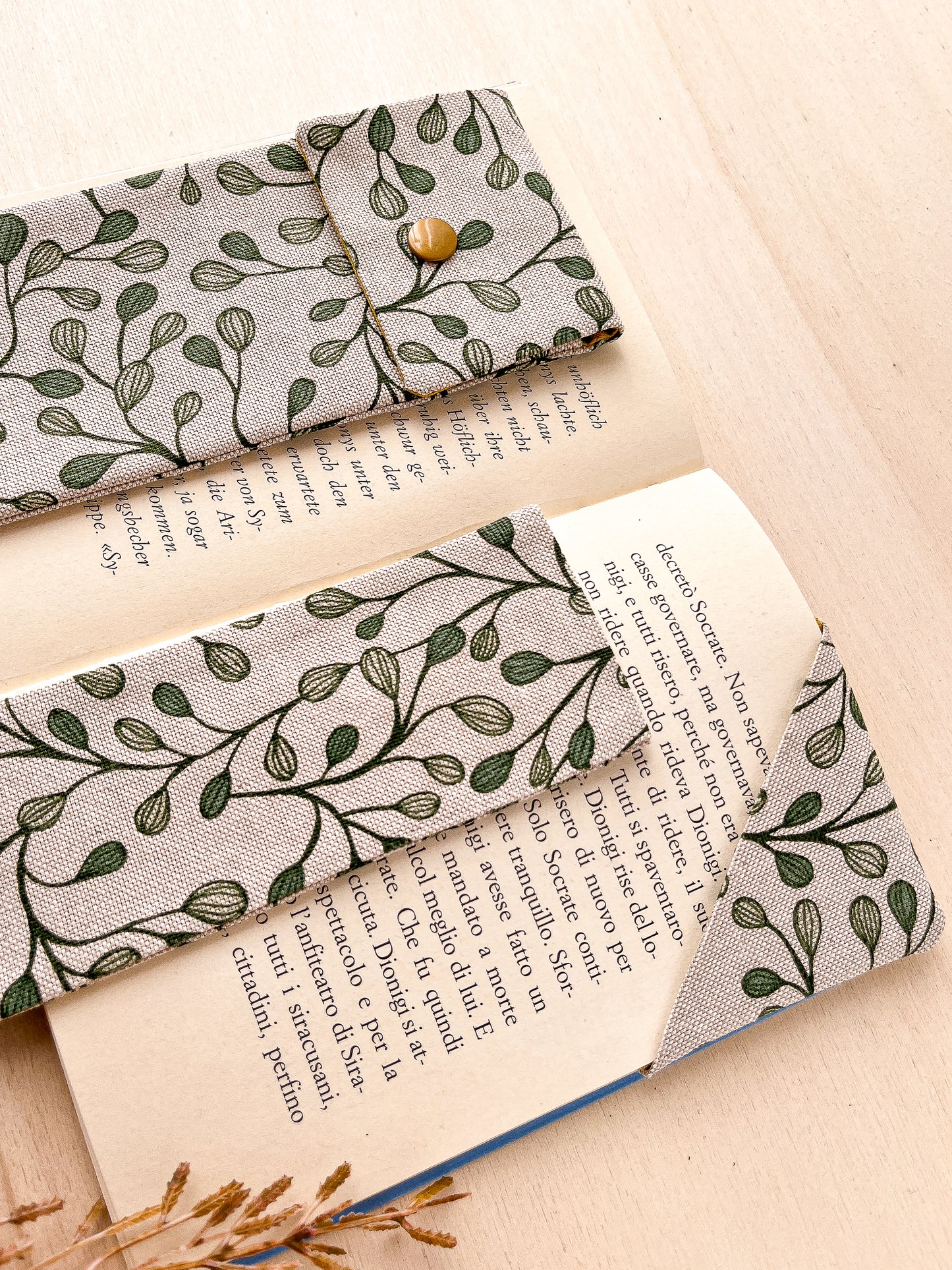 White leaves pencil case