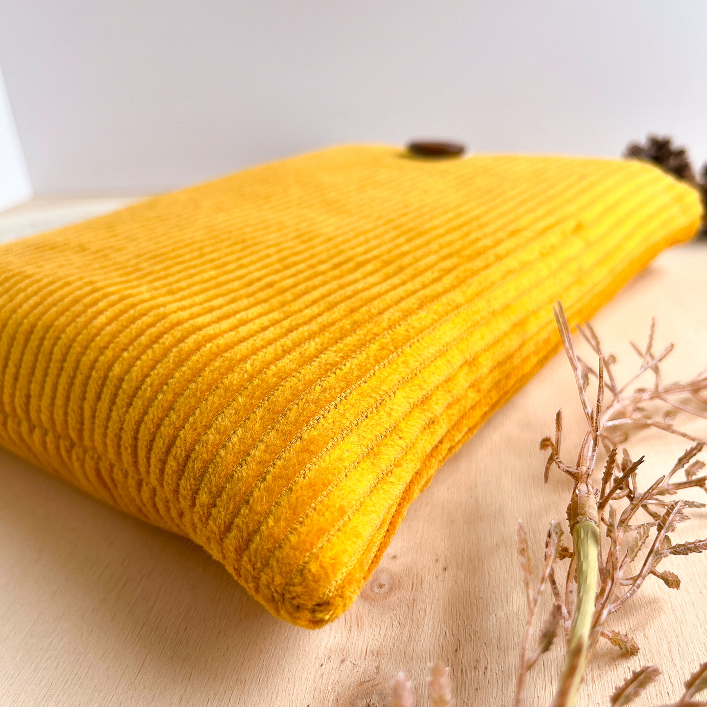 Custodia per libri imbottita in velluto giallo con fodera autunnale